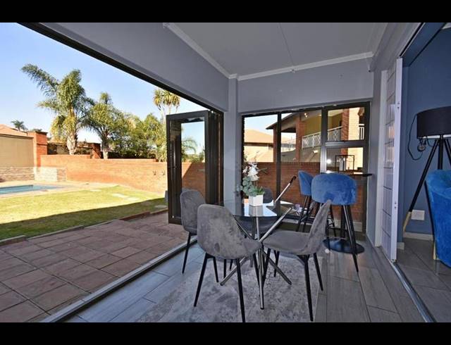 3 BEDROOM TOWNHOUSE FOR SALE IN GLENVISTA